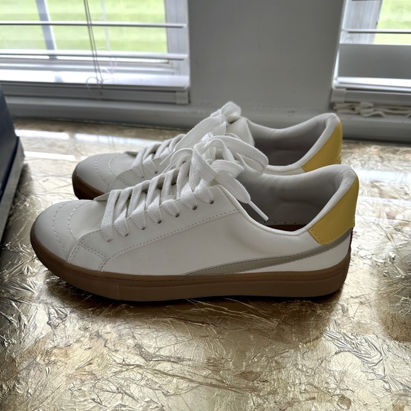 EUC BRTTIN SNEAKERS 👟 US 9 - Picture 3 of 9